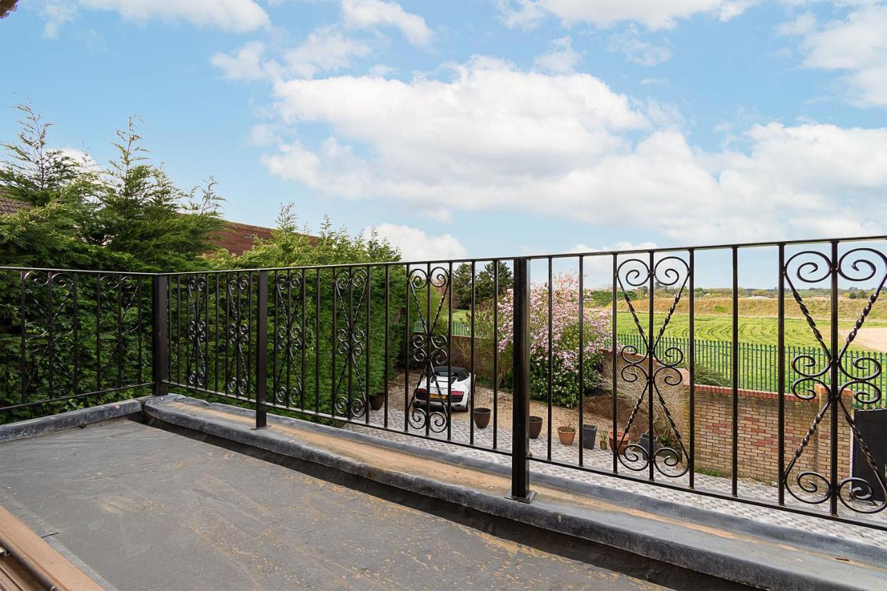 Boutique Green Acre Views Slough Exteriör bild